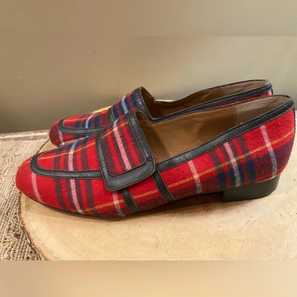 Bettye Muller Tartan Plaid Red & Navy Loafers‎ 5.5